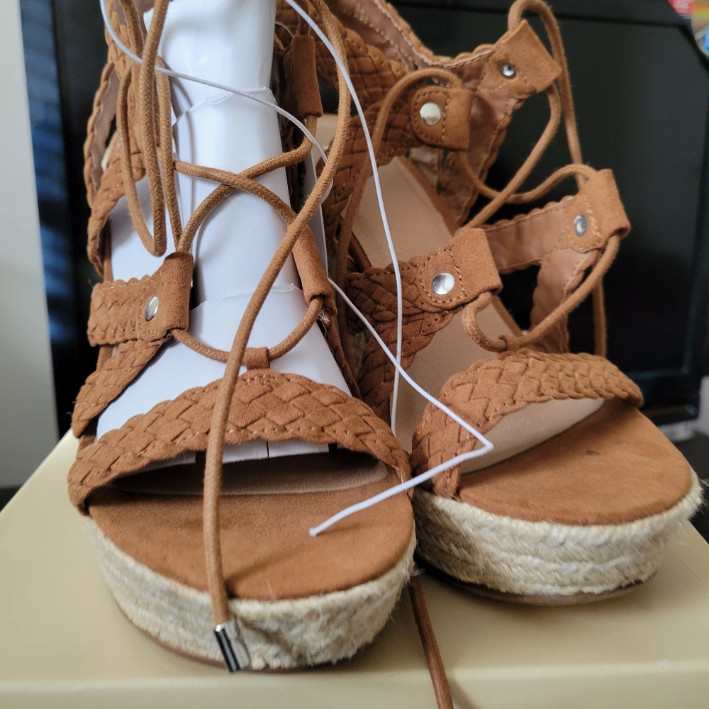 Shoes - Picture 5 of 6